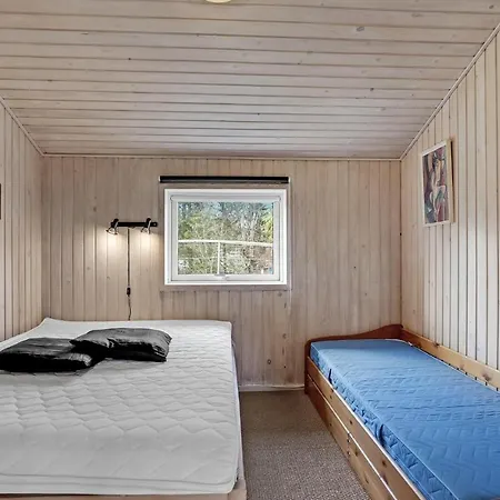 Feriehus Awesome In With Wifi Hals